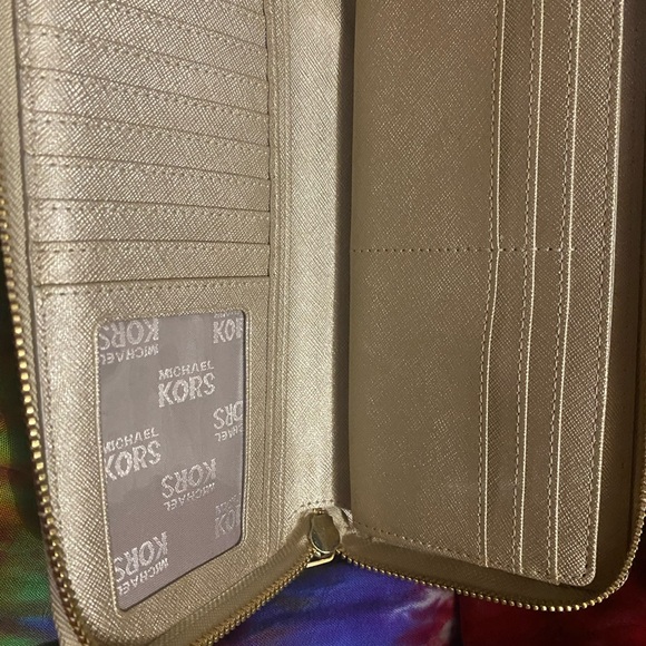 Shiny gold Michael Kors wrist wallet! - Picture 13 of 13